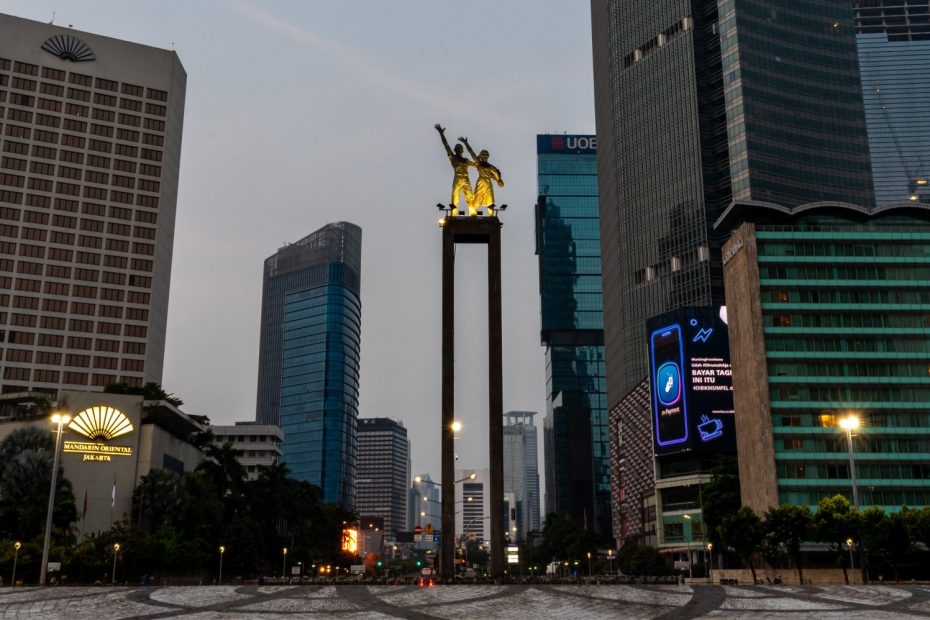 Suasana Patung Selamat Datang, Jakarta, pada malam hari. Mukti Mulyana