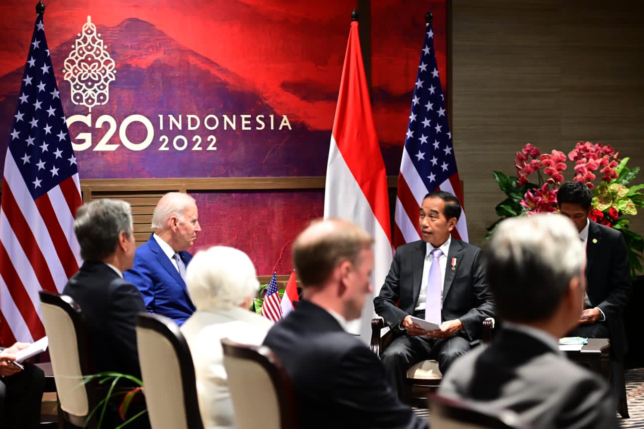 Foto sampul: Presiden Jokowi dalam pertemuan bilateral dengan Presiden Amerika Serikat Joe Biden, Senin 14 November 2022, Bali. BPMI SEKERTARIAT KABINET/Muchlis Jr)