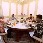 Foto: Presiden Joko Widodo santap siang bersama tiga calon presiden yang akan berpartisipasi pada pemilihan presiden 2024 di Istana Merdeka, Jakarta, Senin (30/10/2023). (Dok. Sekretariat Presiden)